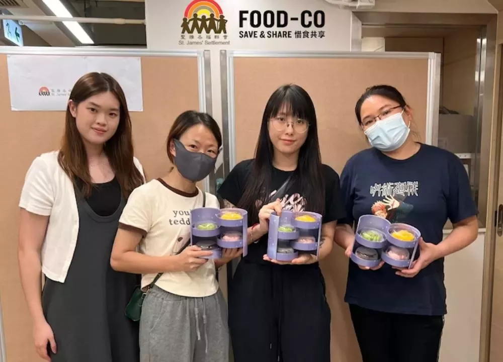 Donation of Dreyer mooncake_SJS